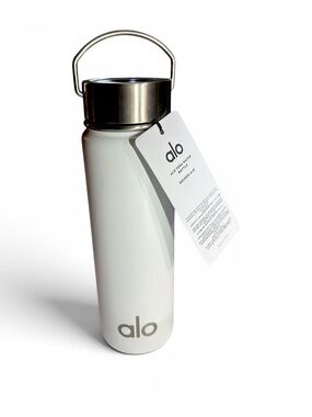 ALO Yoga Aluminum Water Bottle with Carry Handle 24oz